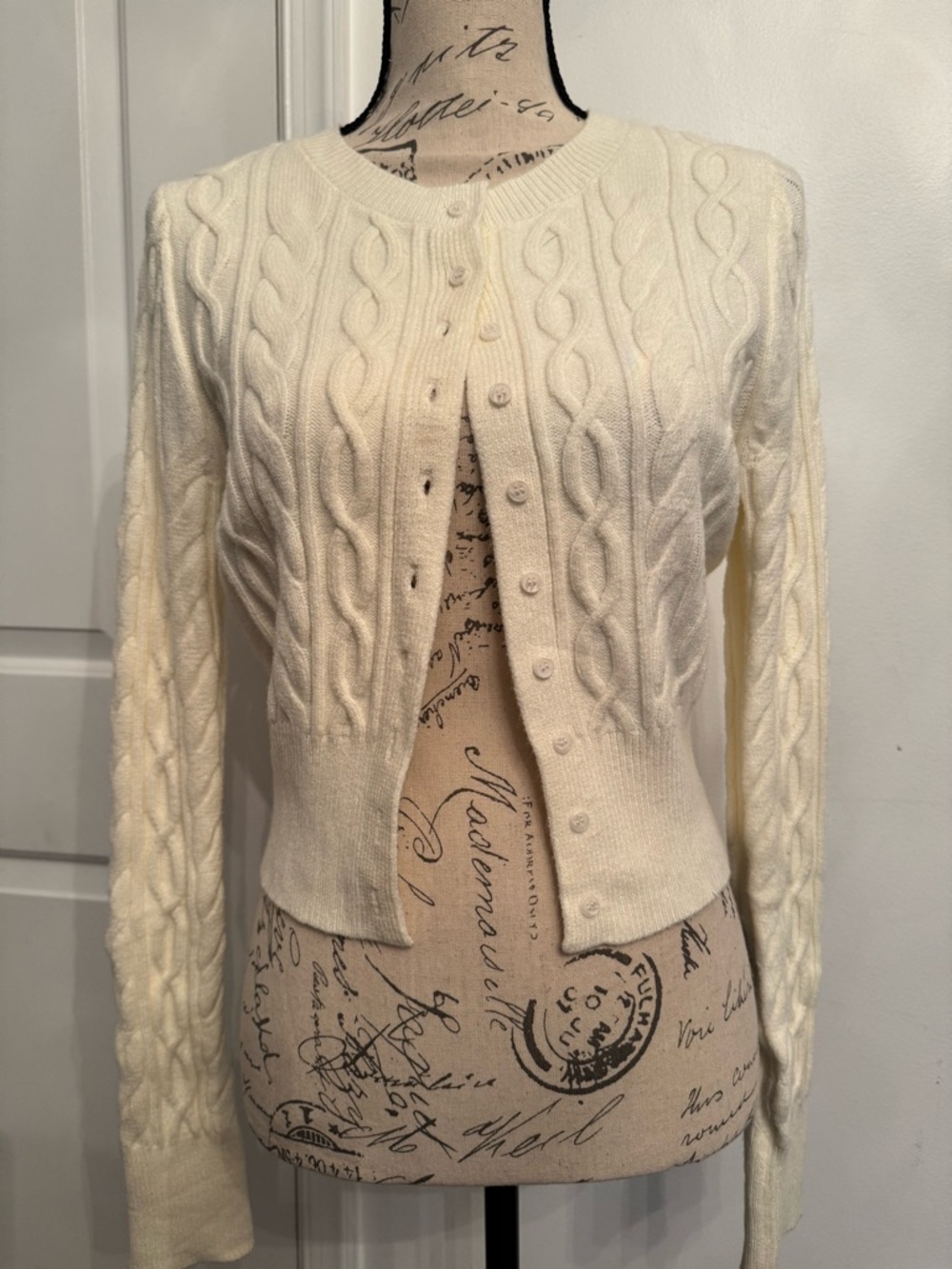 Classic Cable Knit Crewneck Cardigan
